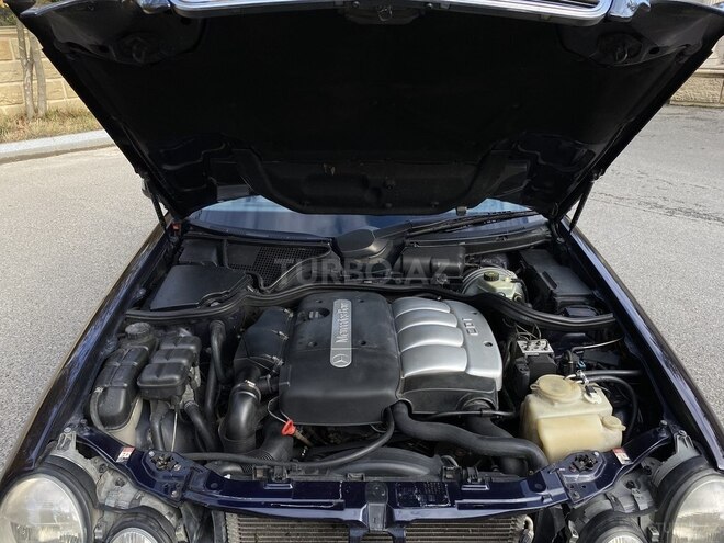 Mercedes E 220 2001, 260,000 km - 2.2 l - Bakı