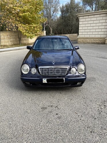 Mercedes E 220 2001, 260,000 km - 2.2 l - Bakı