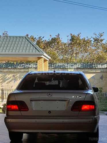 Mercedes E 220 2000, 210,000 km - 2.4 l - Ağstafa