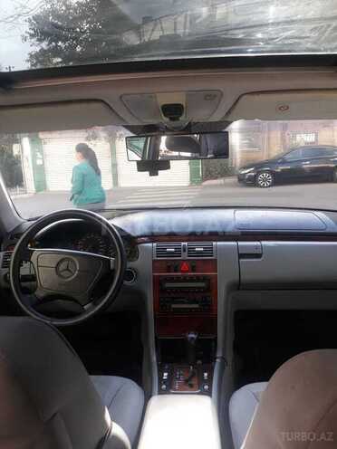 Mercedes E 240 1998, 306,600 km - 2.4 l - Bakı
