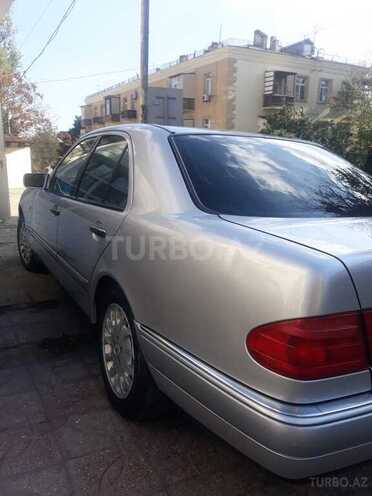 Mercedes E 240 1998, 306,600 km - 2.4 l - Bakı