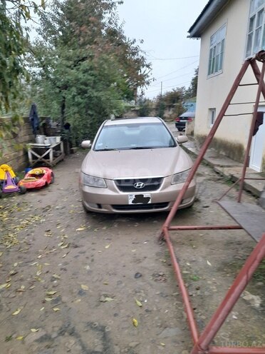Hyundai Sonata 2006, 200,000 km - 2.4 l - Yardımlı