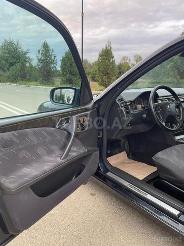 Mercedes E 240 2001, 188,000 km - 2.6 l - Mingəçevir