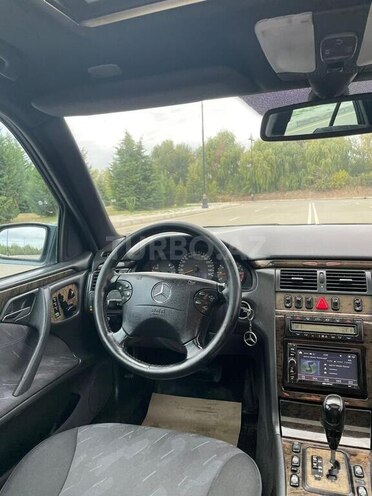 Mercedes E 240 2001, 188,000 km - 2.6 l - Mingəçevir
