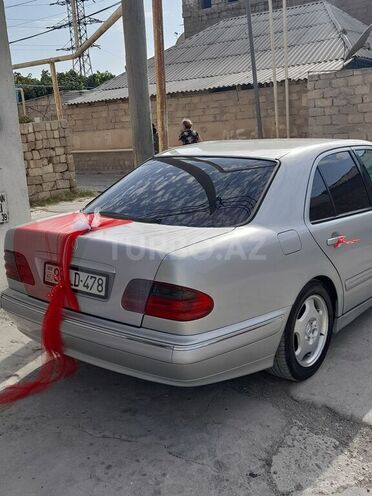 Mercedes E 220 2000, 350,000 km - 2.2 л - Sumqayıt
