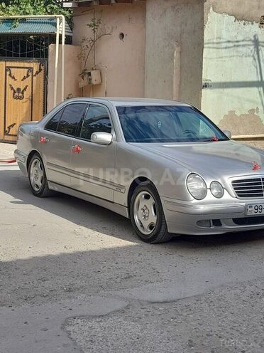 Mercedes E 220 2000, 350,000 km - 2.2 л - Sumqayıt