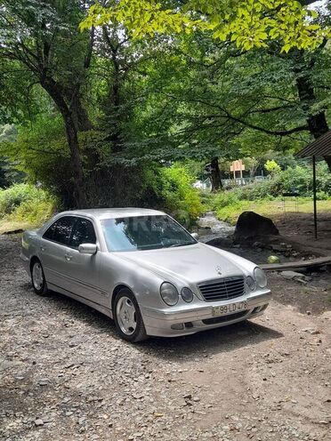 Mercedes E 220 2000, 350,000 km - 2.2 л - Sumqayıt