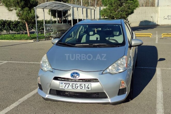 Toyota Prius C 2013, 128,000 km - 1.5 л - Bakı