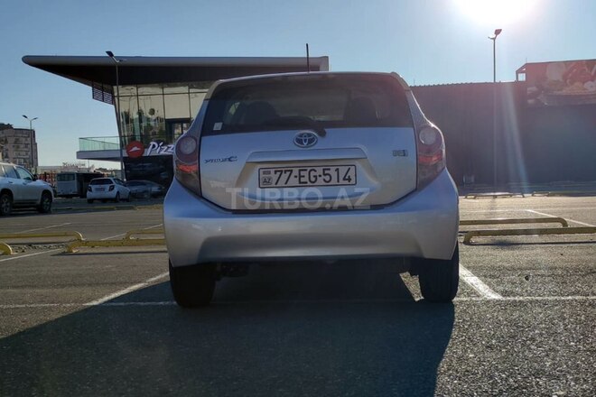 Toyota Prius C 2013, 128,000 km - 1.5 л - Bakı