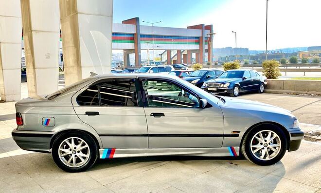 BMW 325 1992, 415,000 km - 2.5 l - Bakı