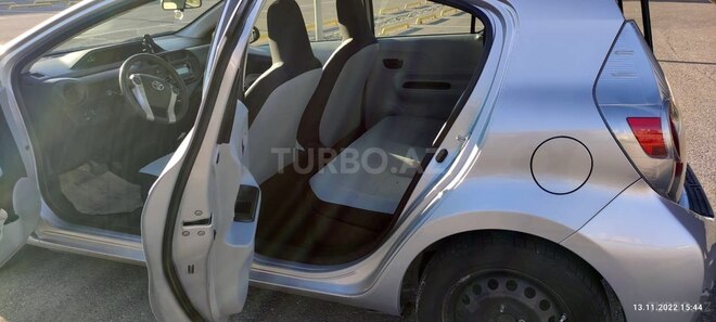 Toyota Prius C 2013, 128,000 km - 1.5 л - Bakı