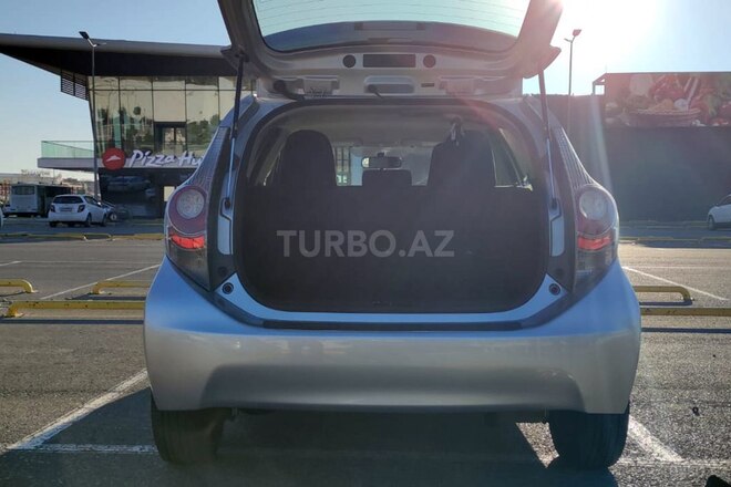 Toyota Prius C 2013, 128,000 km - 1.5 л - Bakı