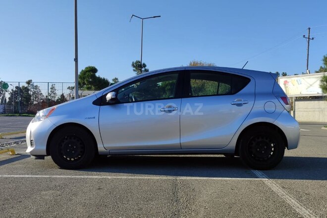 Toyota Prius C 2013, 128,000 km - 1.5 л - Bakı