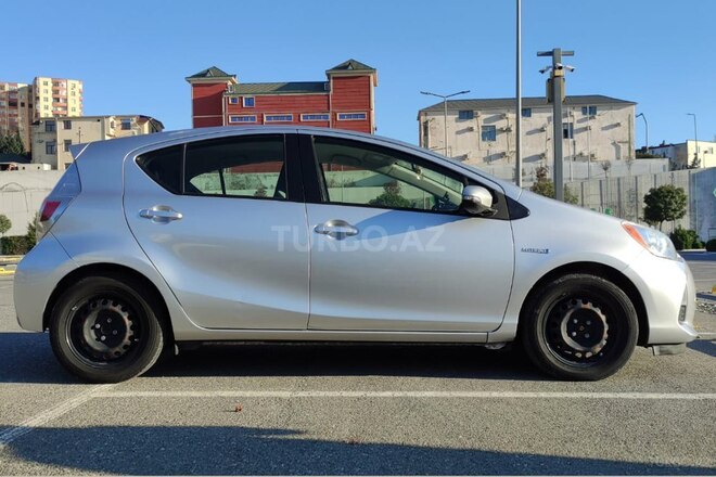 Toyota Prius C 2013, 128,000 km - 1.5 л - Bakı