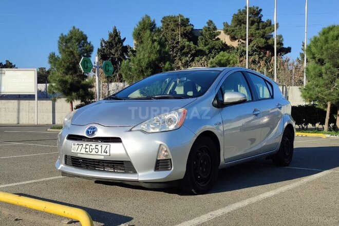 Toyota Prius C 2013, 128,000 km - 1.5 л - Bakı
