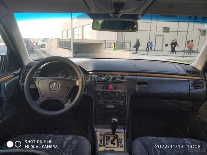 Mercedes E 240 1998, 368,450 km - 2.4 l - Sumqayıt