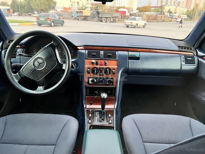Mercedes E 220 1998, 253,695 km - 2.2 л - Sumqayıt