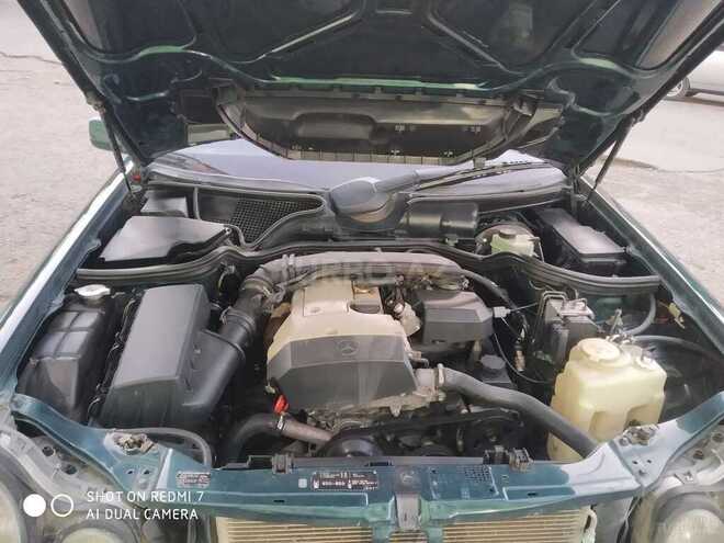 Mercedes E 200 1998, 330,000 km - 2.0 l - Gəncə
