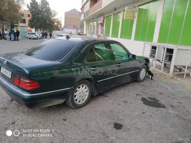 Mercedes E 200 1998, 330,000 km - 2.0 l - Gəncə