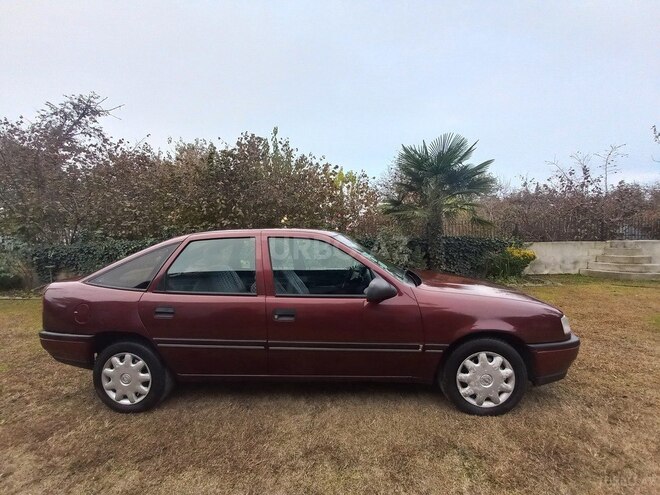 Opel Vectra 1993, 353,000 km - 2.0 l - Zaqatala
