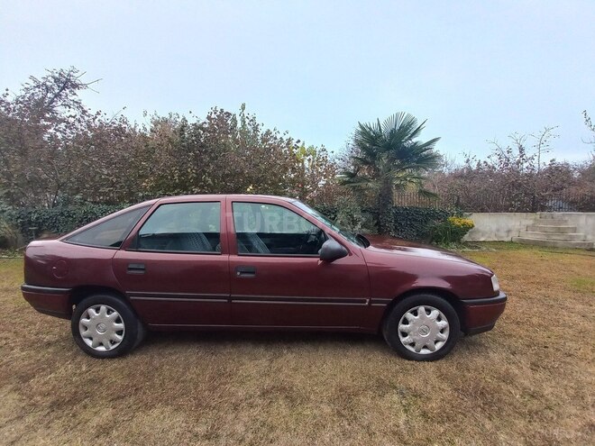 Opel Vectra 1993, 353,000 km - 2.0 l - Zaqatala