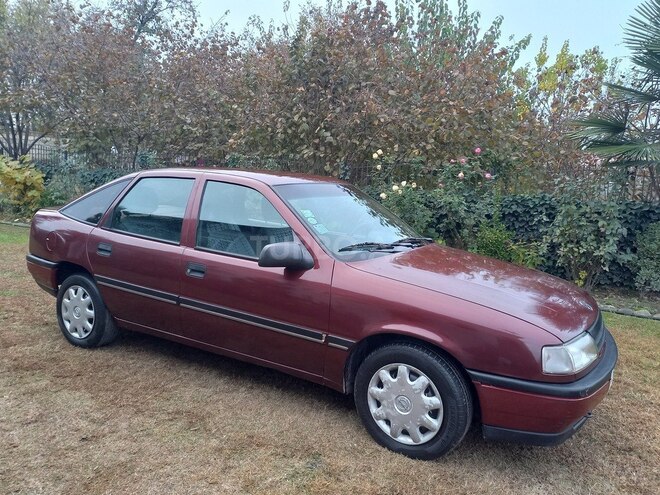 Opel Vectra 1993, 353,000 km - 2.0 l - Zaqatala