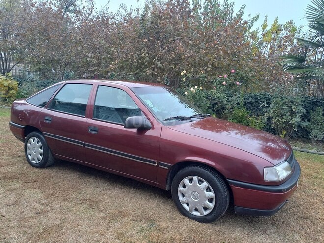 Opel Vectra 1993, 353,000 km - 2.0 l - Zaqatala