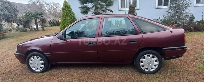 Opel Vectra 1993, 353,000 km - 2.0 l - Zaqatala