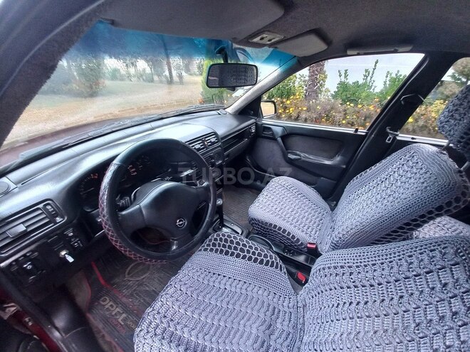 Opel Vectra 1993, 353,000 km - 2.0 l - Zaqatala
