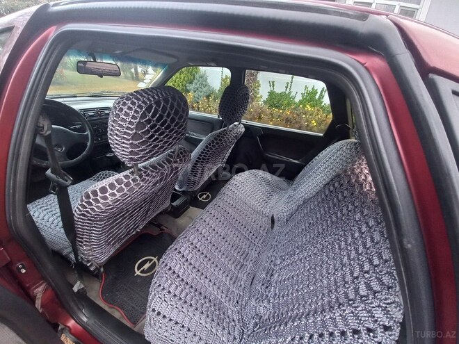 Opel Vectra 1993, 353,000 km - 2.0 l - Zaqatala