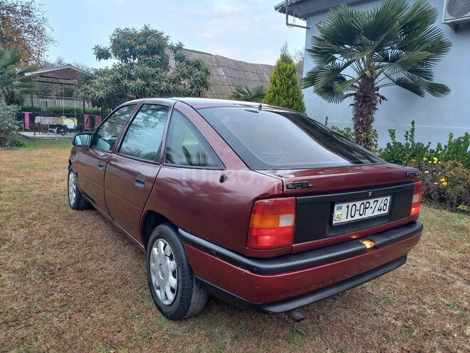 Opel Vectra 1993, 353,000 km - 2.0 l - Zaqatala