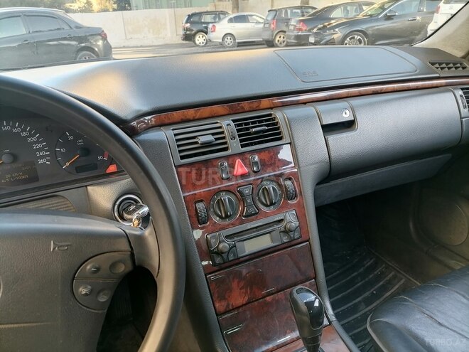 Mercedes E 220 2000, 420,000 km - 2.2 l - Bakı