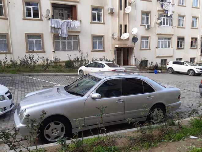 Mercedes E 220 1999, 250,780 km - 2.2 л - Xırdalan