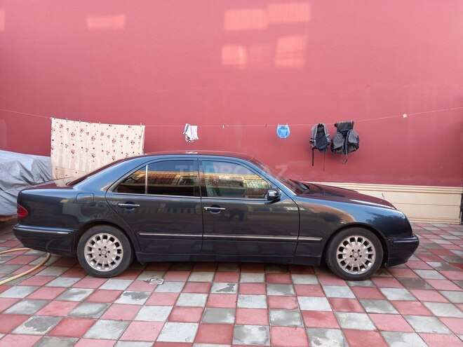 Mercedes E 220 1999, 222,333 km - 2.2 l - Bakı