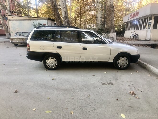 Opel Astra 1995, 245,000 km - 1.6 l - Mingəçevir