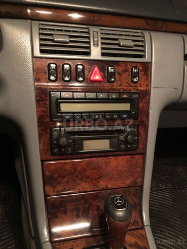 Mercedes E 240 2000, 328,000 km - 2.4 l - Yevlax