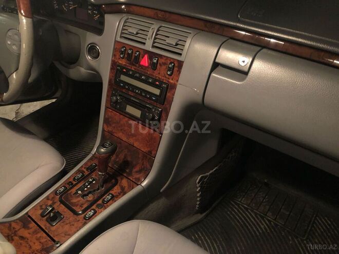 Mercedes E 240 2000, 328,000 km - 2.4 l - Yevlax