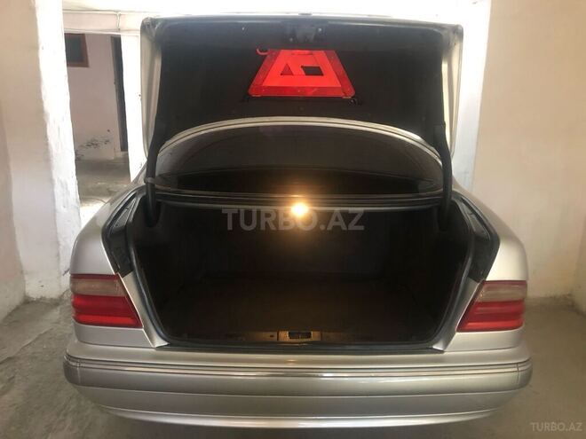 Mercedes E 240 2000, 328,000 km - 2.4 l - Yevlax