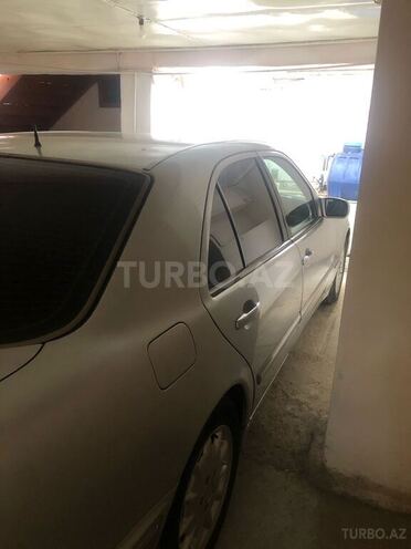 Mercedes E 240 2000, 328,000 km - 2.4 l - Yevlax