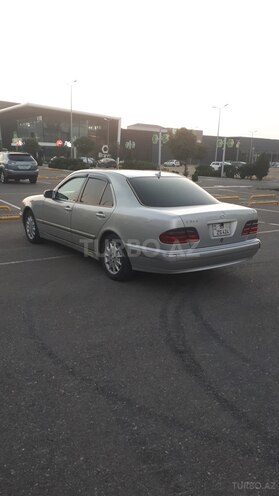 Mercedes E 240 2000, 305,000 km - 2.4 л - Bakı
