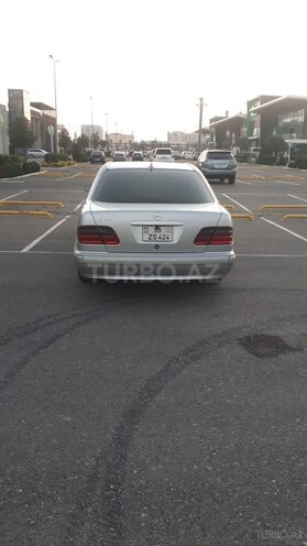 Mercedes E 240 2000, 305,000 km - 2.4 л - Bakı
