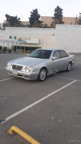 Mercedes E 240 2000, 305,000 km - 2.4 л - Bakı