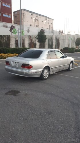 Mercedes E 240 2000, 305,000 km - 2.4 л - Bakı