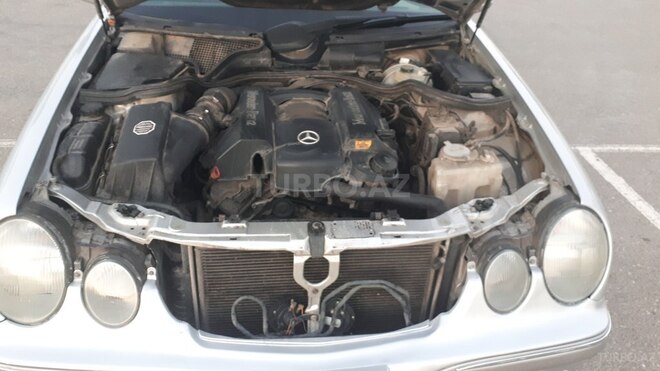 Mercedes E 240 2000, 305,000 km - 2.4 л - Bakı