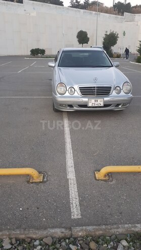 Mercedes E 240 2000, 305,000 km - 2.4 л - Bakı