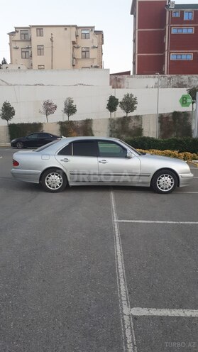 Mercedes E 240 2000, 305,000 km - 2.4 л - Bakı
