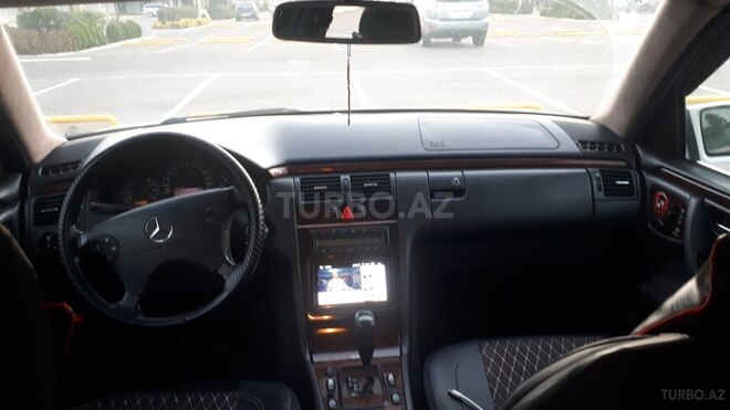 Mercedes E 240 2000, 305,000 km - 2.4 л - Bakı