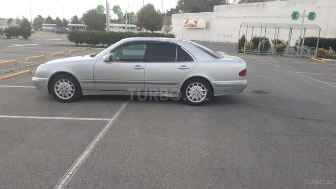 Mercedes E 240 2000, 305,000 km - 2.4 л - Bakı