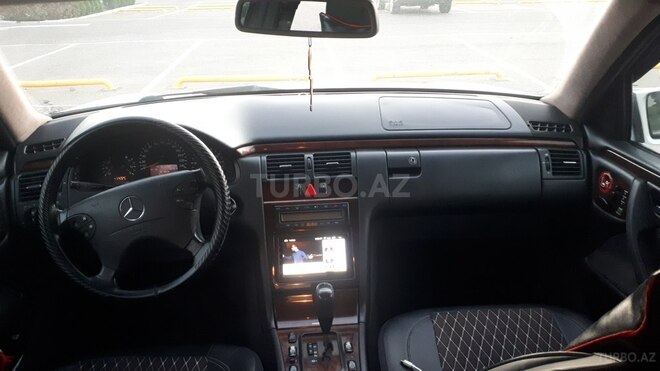 Mercedes E 240 2000, 305,000 km - 2.4 л - Bakı