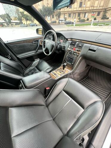 Mercedes E 320 2000, 292,000 km - 3.2 l - Bakı